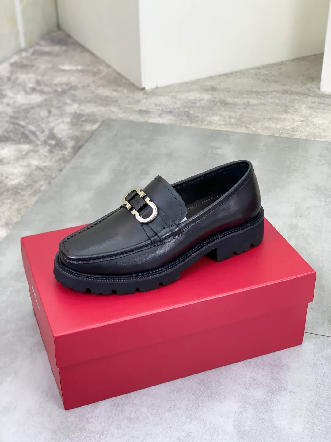 Men's men's shoes 💰P560 new high quality [Ferragamo/Ferragamo] latest model original imported calfskin, imported cowhide lining + original luxury metal buckle + original combination outsole Comparison without pressure Code number: 38-44 (45 customized)